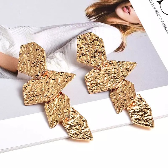 Minimalist Modern Asymmetrical Dangle Drop Earrings (Gold Earrings Jewelry) - Picture 2 of 11